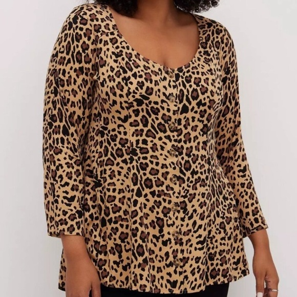 Torrid sz 3 3x 22/24 Leopard cheetah leopard tunic Stretch v neck 3/4 sleeve - Picture 2 of 8